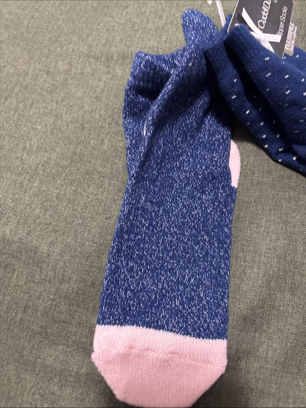 2 pairs soft Cuddl Duds Navy lounge Socks Pink-Accented Penguin/navy w pink trim